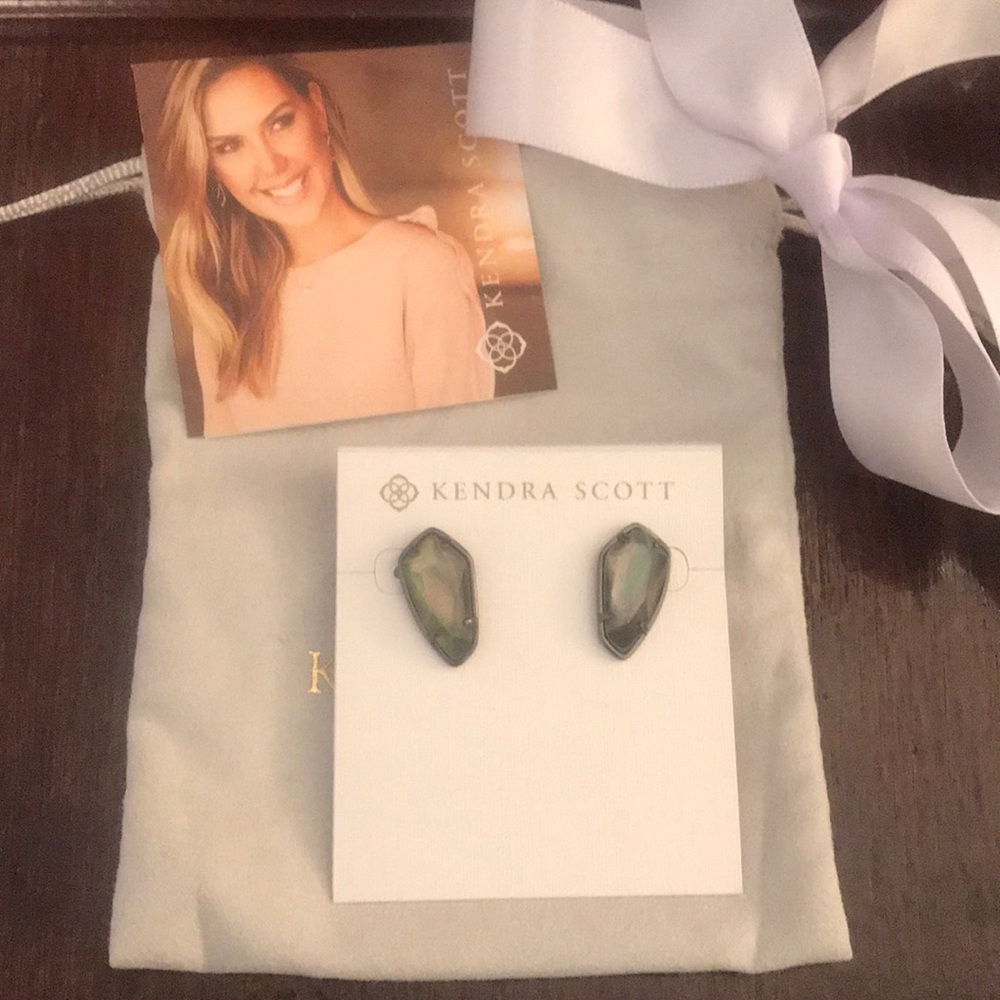Camryn studs